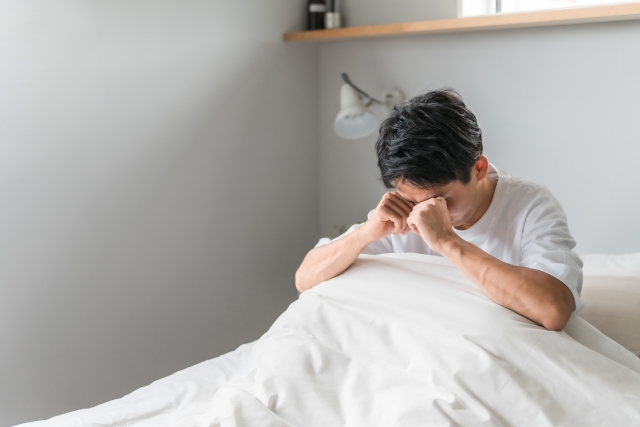 寝不足な男性